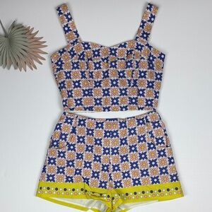 SET - Nicole Miller Daisy Filed Scarf Crop Top and High Waisted Shorts - M